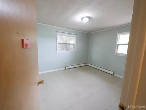 Bedroom - 20840 Royce, Hancock, MI 49930 photo 3 of 6