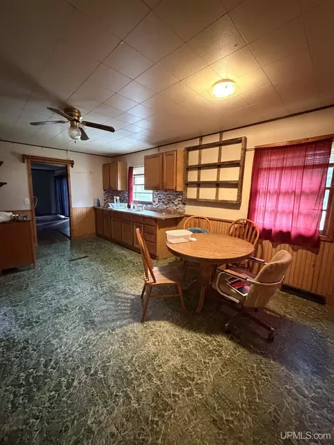 Kitchen - 6031 2715, Brampton, MI 49837 photo 2 of 3