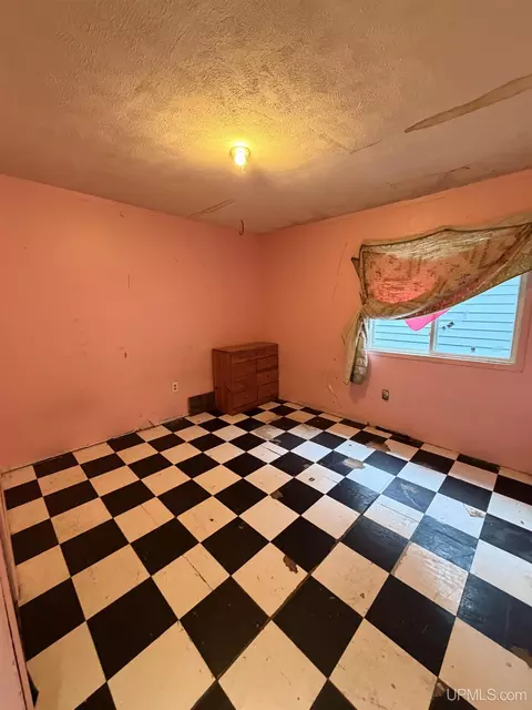 Bedroom - 6031 2715, Brampton, MI 49837 photo 2 of 2