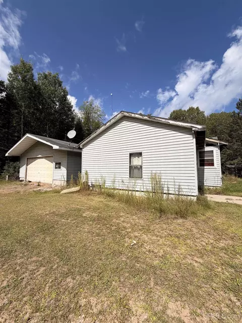 Exterior - 6031 2715, Brampton, MI 49837 photo 2 of 7