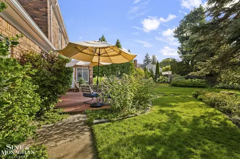 Exterior - 332 Kercheval, Grosse Pointe Farms, MI 48236 photo 3 of 16