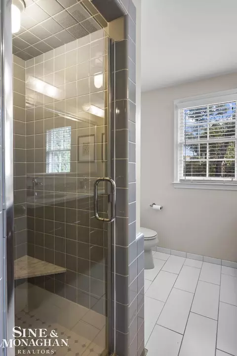Bath - 332 Kercheval, Grosse Pointe Farms, MI 48236 photo 4 of 5