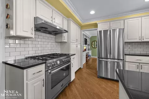Kitchen - 332 Kercheval, Grosse Pointe Farms, MI 48236 photo 4 of 5