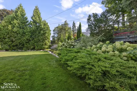 Exterior - 332 Kercheval, Grosse Pointe Farms, MI 48236 photo 9 of 16