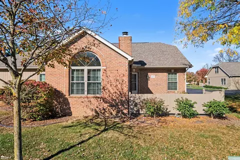 615 Perry Crk, Grand Blanc, MI 48439