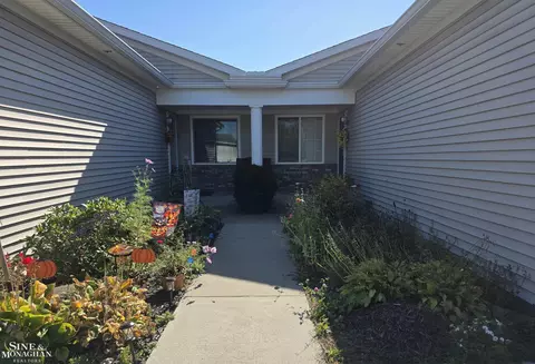 877 Crystal Ln, Marysville, MI 48040