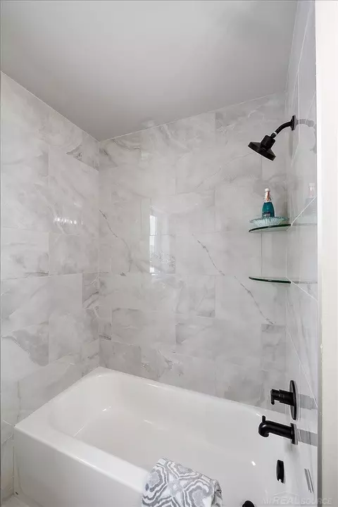 Bath - 17827 Biscayne, Macomb, MI 48042 photo 8 of 13