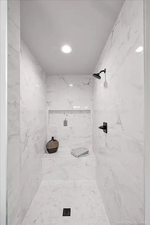 Bath - 17827 Biscayne, Macomb, MI 48042 photo 5 of 13