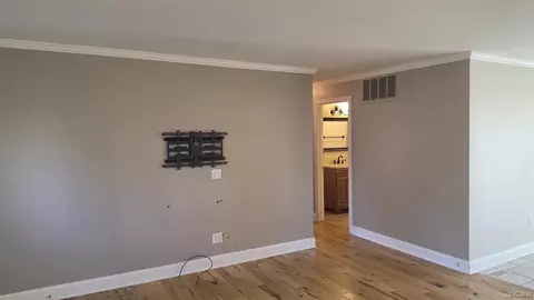Living - 808 Shady, Tecumseh, MI 49286 photo 2 of 7