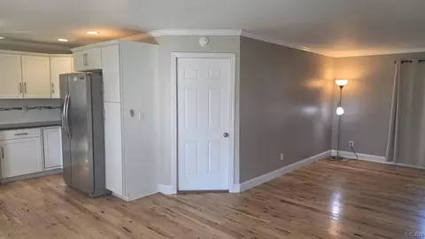 Living - 808 Shady, Tecumseh, MI 49286 photo 5 of 7