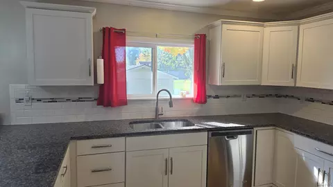 Kitchen - 808 Shady, Tecumseh, MI 49286 photo 2 of 3