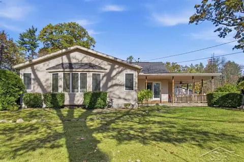 563 E Wackerly, Sanford, MI 48657