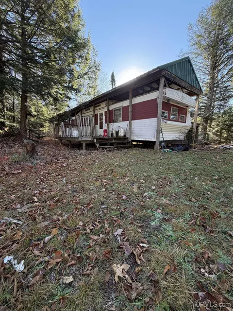 7175 Northwestern Rd, Big Bay, MI 49808