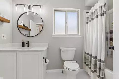Bath - 46671 Oak Pointe, Macomb, MI 48042 photo 3 of 3
