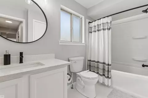 Bath - 46671 Oak Pointe, Macomb, MI 48042 photo 2 of 3