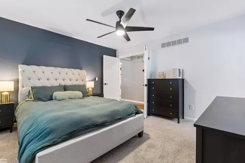 Bedroom - 46671 Oak Pointe, Macomb, MI 48042 photo 1 of 4