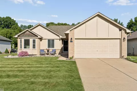 Exterior - 46671 Oak Pointe, Macomb, MI 48042 photo 5 of 8