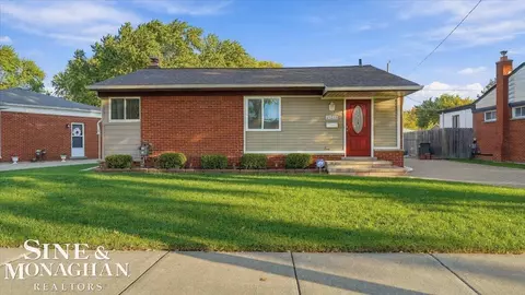 21213 Parkway, Saint Clair Shores, MI 48082