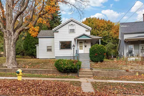 834 W W Blf, Marquette, MI 49855