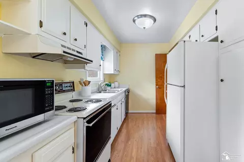 Kitchen - 1341 John L, Monroe, MI 48162 photo 1 of 2