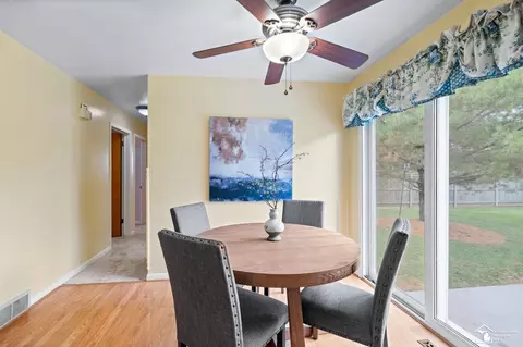 Dining - 1341 John L, Monroe, MI 48162 photo 2 of 2