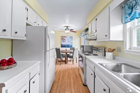 Kitchen - 1341 John L, Monroe, MI 48162 photo 2 of 2