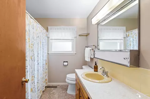 Bath - 1341 John L, Monroe, MI 48162 photo 1 of 2