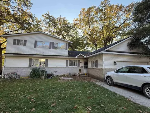 1556 Clark Lk, Brighton, MI 48114