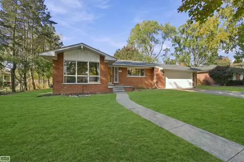 16421 Surrey, Livonia, MI 48154
