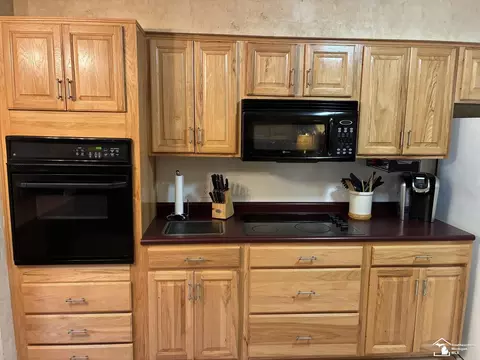 Kitchen - 7445 Tarra, Temperance, MI 48182 photo 5 of 5