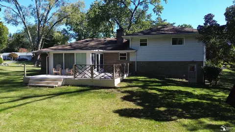 Exterior - 7445 Tarra, Temperance, MI 48182 photo 4 of 6