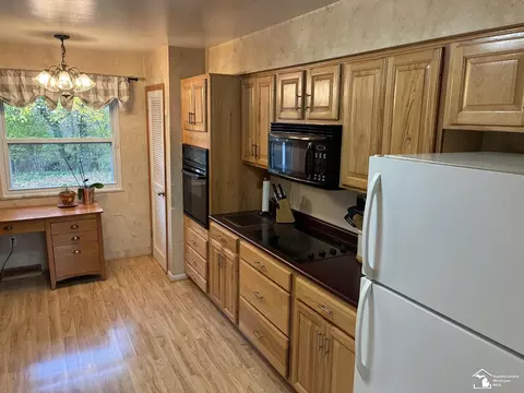 Kitchen - 7445 Tarra, Temperance, MI 48182 photo 2 of 5