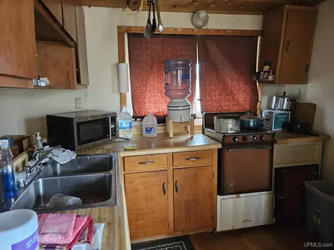 Kitchen - 15889 Engstrom, Bruce Crossing, MI 49912 photo 1 of 1