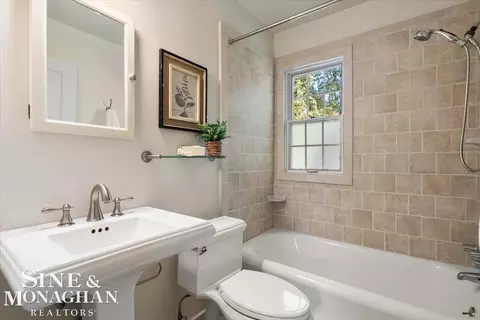 Bath - 865 Bedford, Grosse Pointe Park, MI 48230 photo 4 of 6