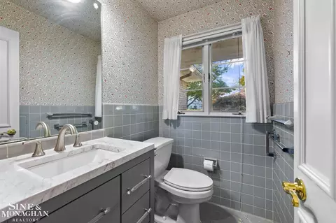 Bath - 20 Lakecrest, Grosse Pointe Farms, MI 48236 photo 1 of 7