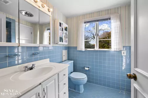 Bath - 20 Lakecrest, Grosse Pointe Farms, MI 48236 photo 4 of 7