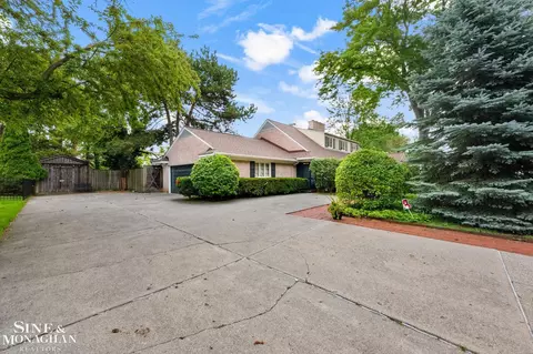 Exterior - 20 Lakecrest, Grosse Pointe Farms, MI 48236 photo 2 of 15