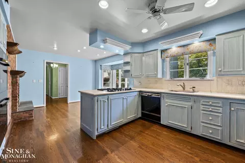 Kitchen - 20 Lakecrest, Grosse Pointe Farms, MI 48236 photo 1 of 4