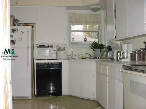 32435 Exeter, Warren, MI 48092 photo 2