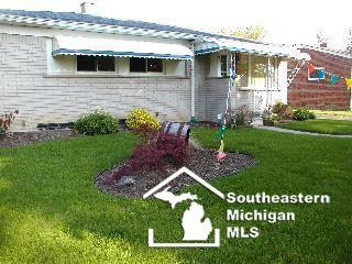 230 Theodore Dr, Monroe, MI 48162 photo 2