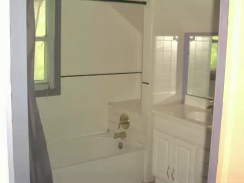 1827 Lansing, Jackson, MI 49202 photo 2