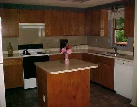 1635 Hacker, Howell, MI 48843 photo 2