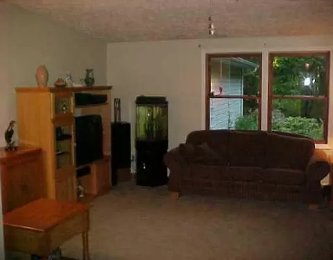 1635 Hacker, Howell, MI 48843 photo 4