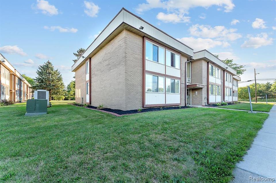 3901 Fort 208, Trenton, MI 48183 23 Photos MLS 60131639 Movoto