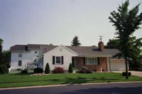 910 Hillcrest, Adrian, MI 49221 photo 2
