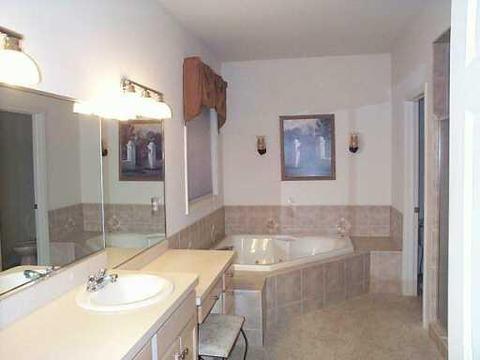 810 Derby, Tecumseh, MI 49286 photo 2