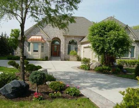 3388 W Maple, Wixom, MI 48393 photo 1