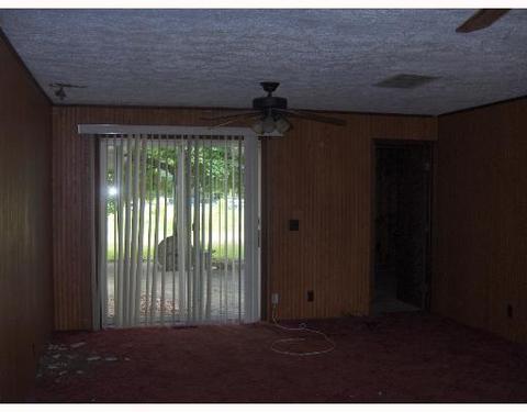 39555 Willis, Belleville, MI 48111 photo 2