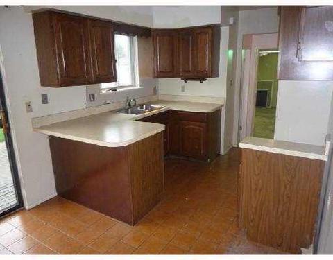 39646 Bart, Canton, MI 48187 photo 3
