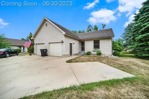 662 S Apt 5 #5, Grass Lake, MI 49240